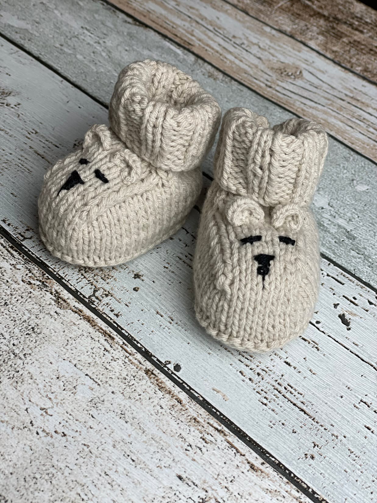 Patucos lana bebé lacito